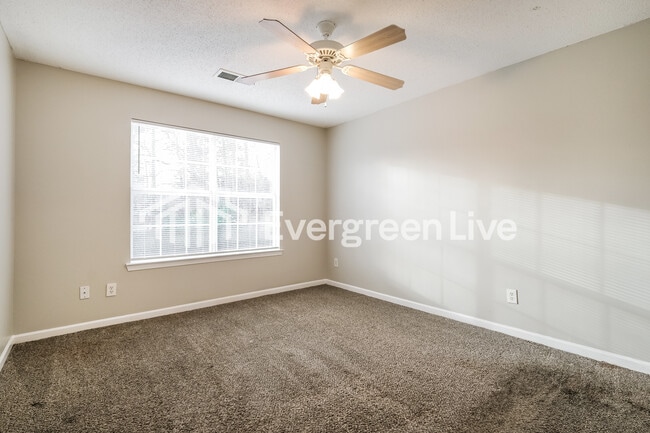 Building Photo - 2318 Coach Way