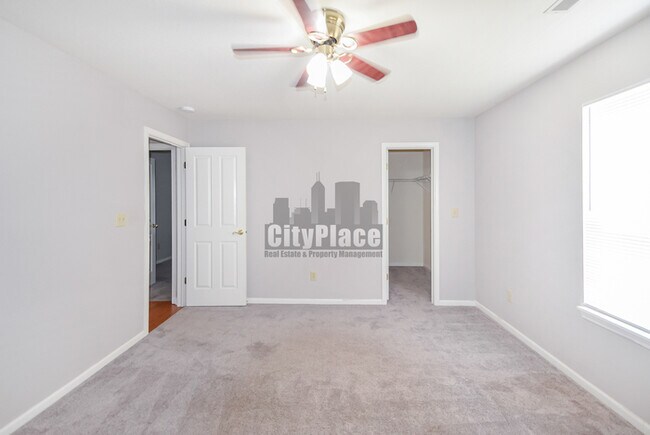 Building Photo - 740 Sweet Creek Dr