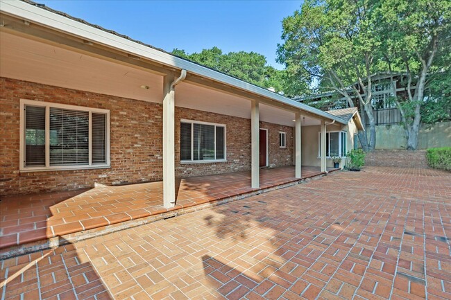 Building Photo - Updated Single Family Home in Saratoga