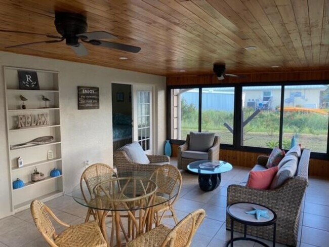 Building Photo - 3/2.5 in Sebastian FL