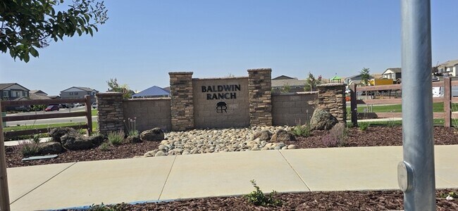 Building Photo - Brand New 4 Bed, 3 Bath Solar-Powered Sing...