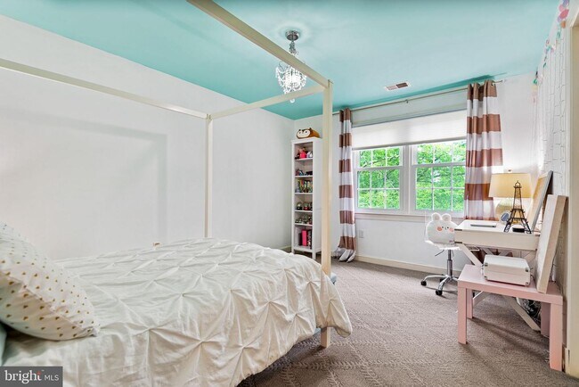 Building Photo - 1 Glenhurst Ct