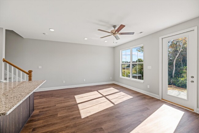 Building Photo - 375 Harper Village Way