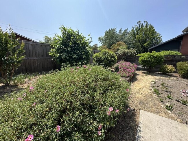 Building Photo - 96 Dunn Cir