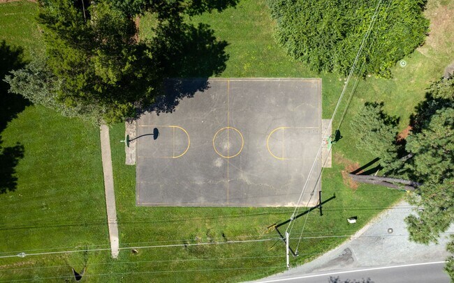 Building Photo - Charming 2 Bedroom Condo Living in the Heart of Chapel Hill