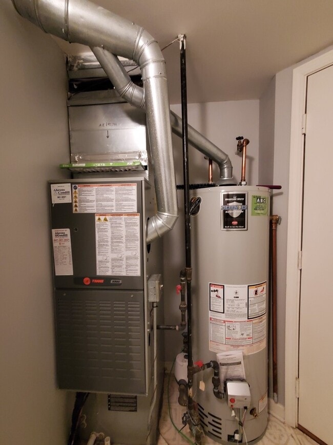 Building Photo - 325 Satinwood Ct S