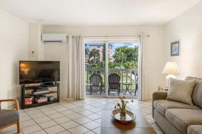 Building Photo - 3 Bedroom 2 Bathroom Furnished Condo