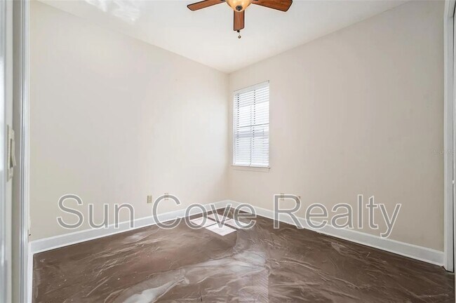 Building Photo - 113 S Packwood Ave