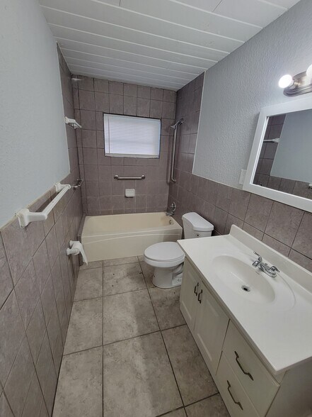 Building Photo - 4896 35th Ave