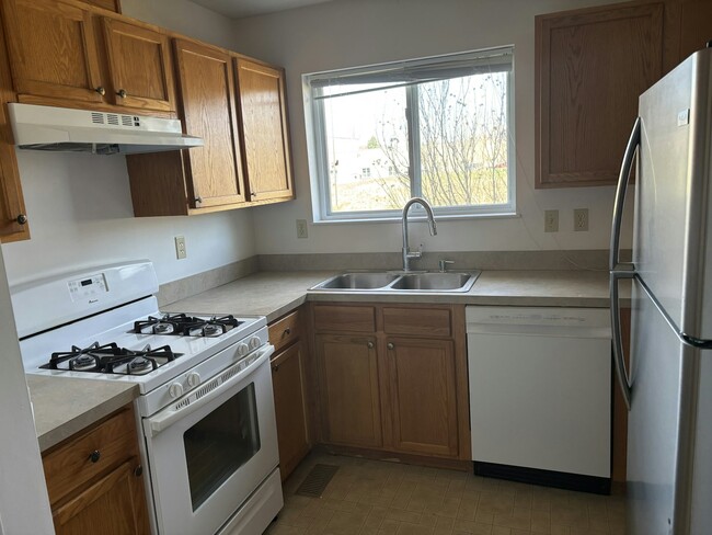 Building Photo - 103 Glen Combe Cir