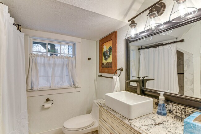 Building Photo - 5313 Palm Dr