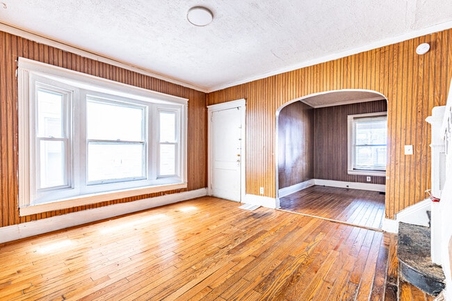 Building Photo - 734 Dewey Ave