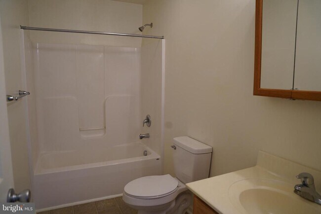 Building Photo - 153 Sinker Dr