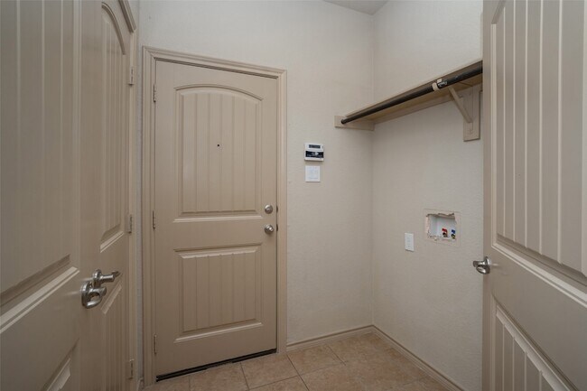 Building Photo - 1437 Castlegar Ln