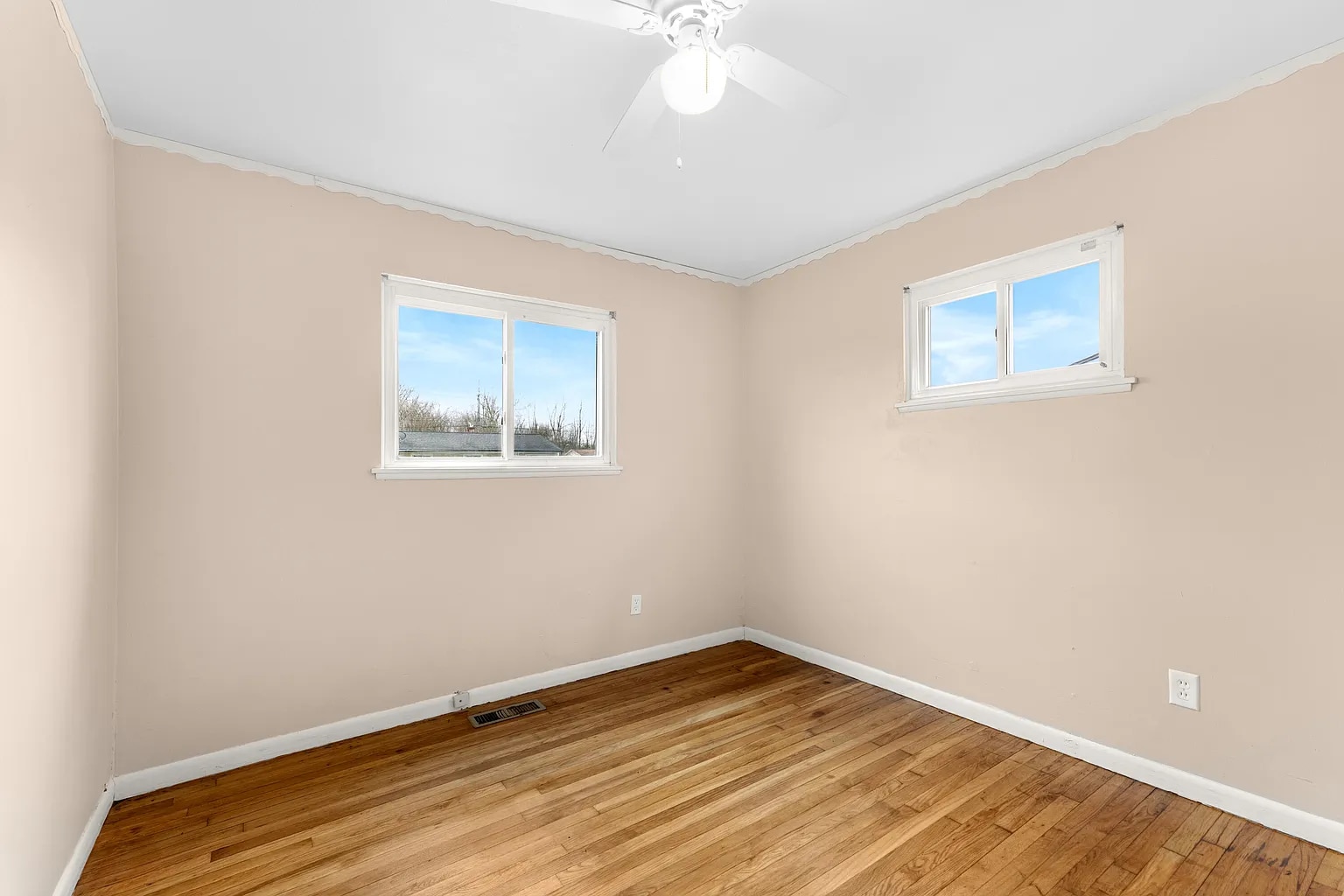 Building Photo - 1532 Harvest Ln
