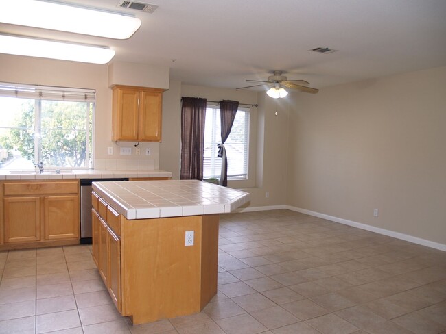Building Photo - East Dublin Townhome in Great Location!
