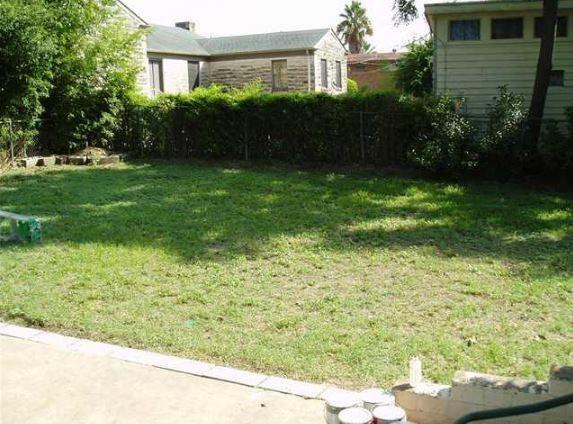 Building Photo - 825 Harris Ave