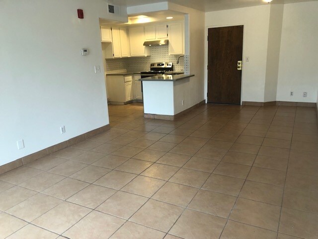 Building Photo - 22100 Burbank Blvd