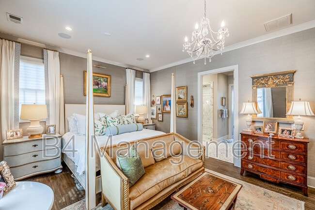 Building Photo - 103 Alester Square