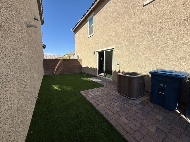 Building Photo - NLV 3 bed in a gated community!