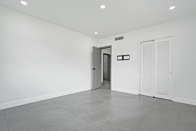 Building Photo - 6700 E Tropical Way