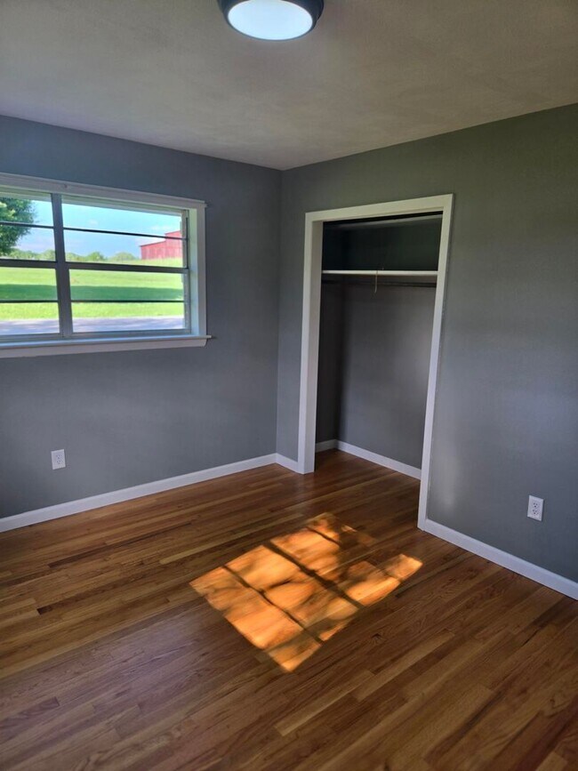 Building Photo - Charming 3-Bedroom Brick Home in Town – Newly Remodeled!