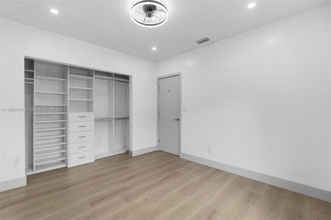 Building Photo - 570 SW 45th Ave