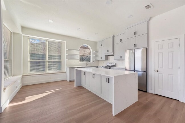 Building Photo - 8405 Greenspoint Dr