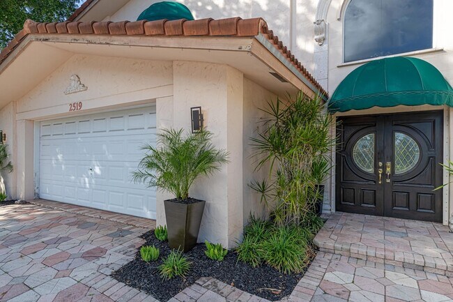 Building Photo - 2519 Barcelona Dr