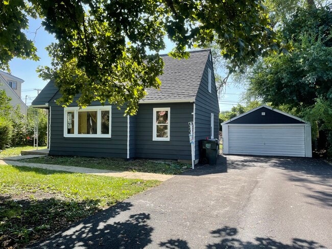 Building Photo - 905 Tomahawk Trail