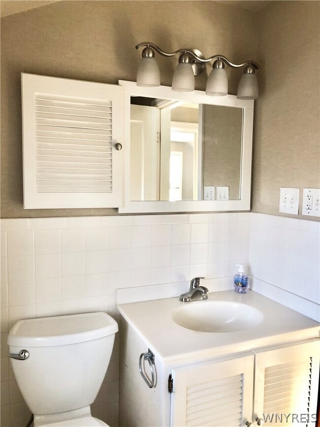 Building Photo - 200 Koenig Rd