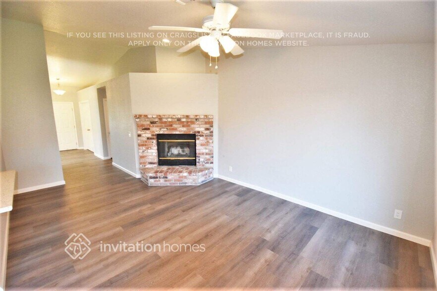 Building Photo - 8121 Pine Oaks Ct