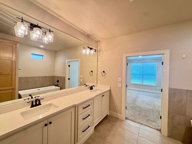 Building Photo - 1308 Lemon Ranch Rd