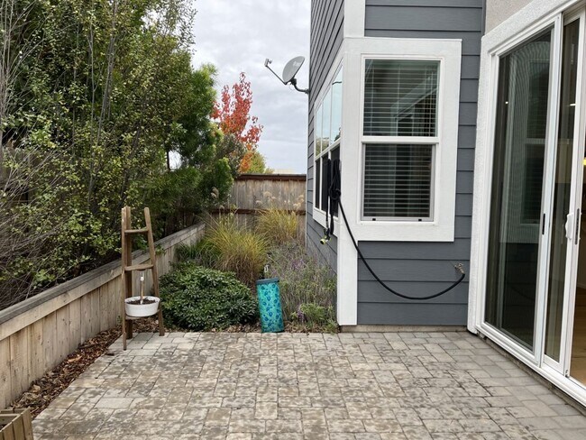 Building Photo - Beautiful 3 Bedroom house in Trillium, Arr...