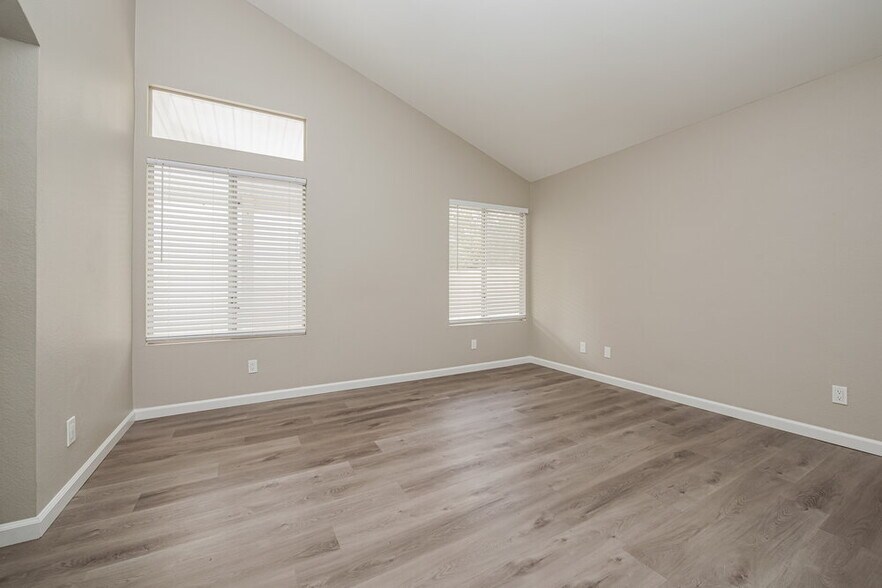 Building Photo - 1945 Curio Dr