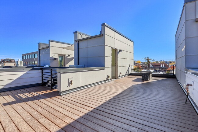 Building Photo - $3,100.00 - 2 Bedrooms, 2.2 Bathrooms, Townhouse in Denver with Roof Deck!