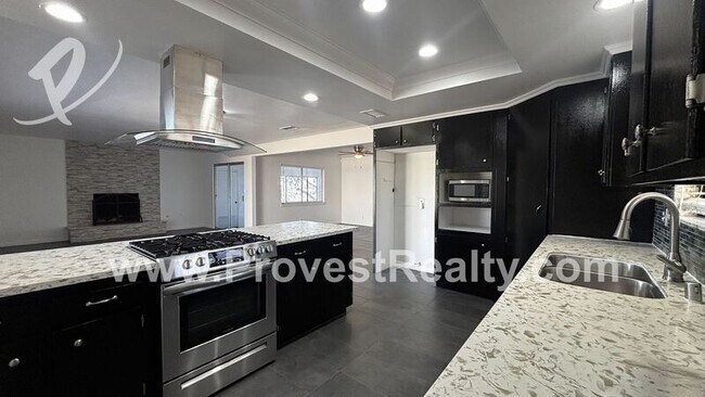 Building Photo - 11889 Jacaranda Ave