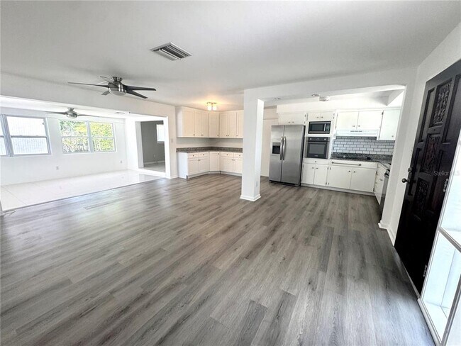 Building Photo - 13864 Dominica Dr