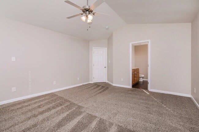 Building Photo - 4049 Laurel Glen Dr