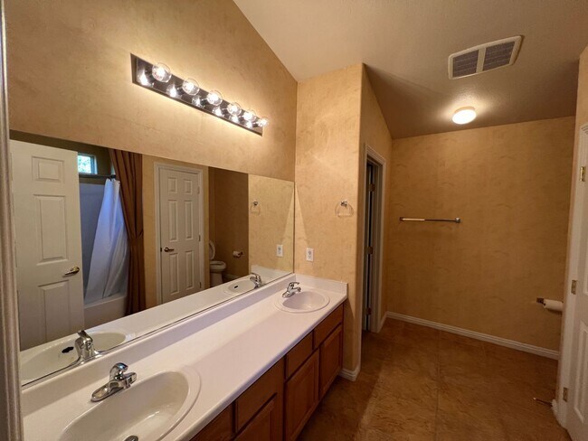 Building Photo - Coming Soon!!! 8-1-25 Great former model h...