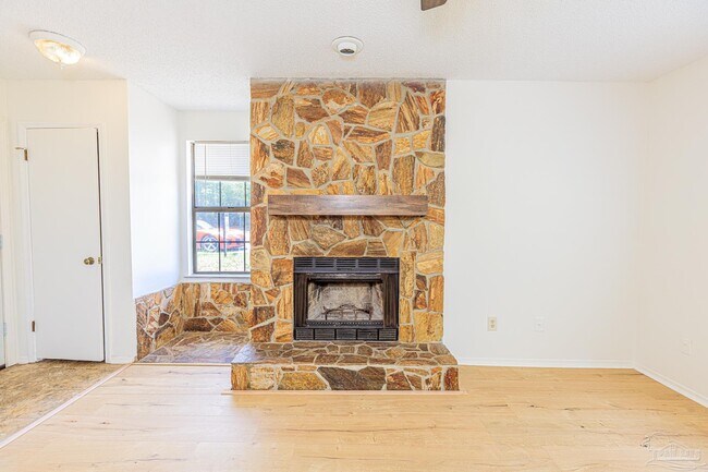 Building Photo - 6242 Ridgegate Cir