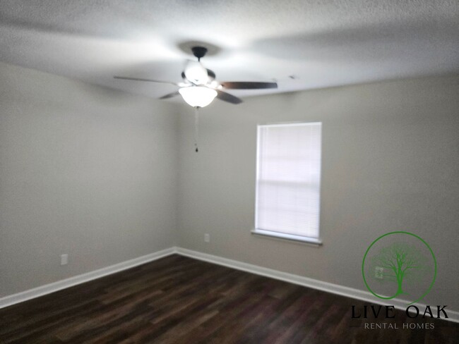 Building Photo - **HOLIDAY MOVE-IN SPECIAL: $500 OFF 1st MO...