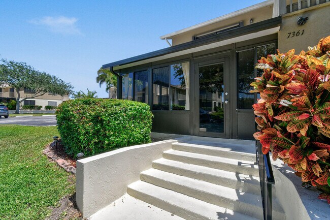Building Photo - 7361 SE Jamestown Terrace