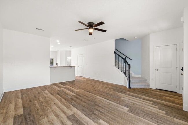 Building Photo - 140 Kinley Ave