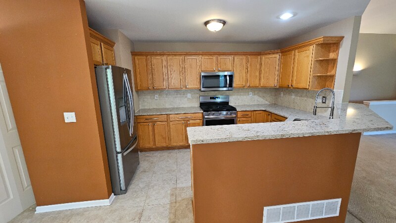 Building Photo - 647 Knolls St W