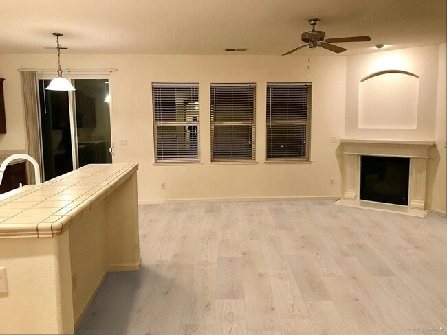 Building Photo - Northwest 2 story home with beautiful city...