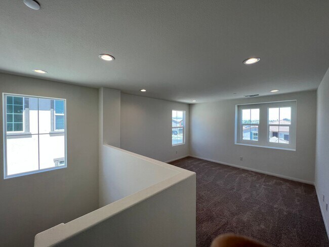 Building Photo - 9629 Mondrian Ln