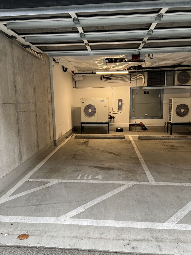 Building Photo - 320 Queen Anne Ave N