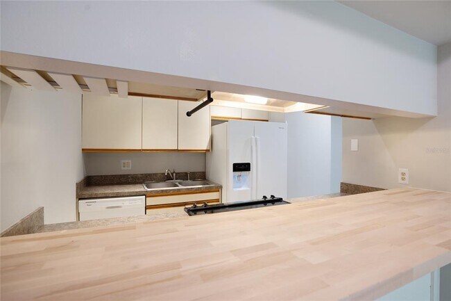 Building Photo - 4717 Winslow Beacon