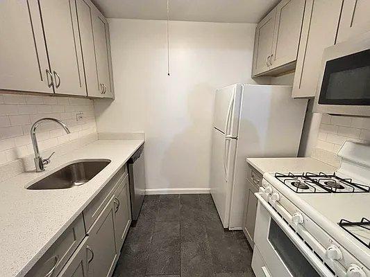 Building Photo - 2 bedroom in Bronx NY 10465